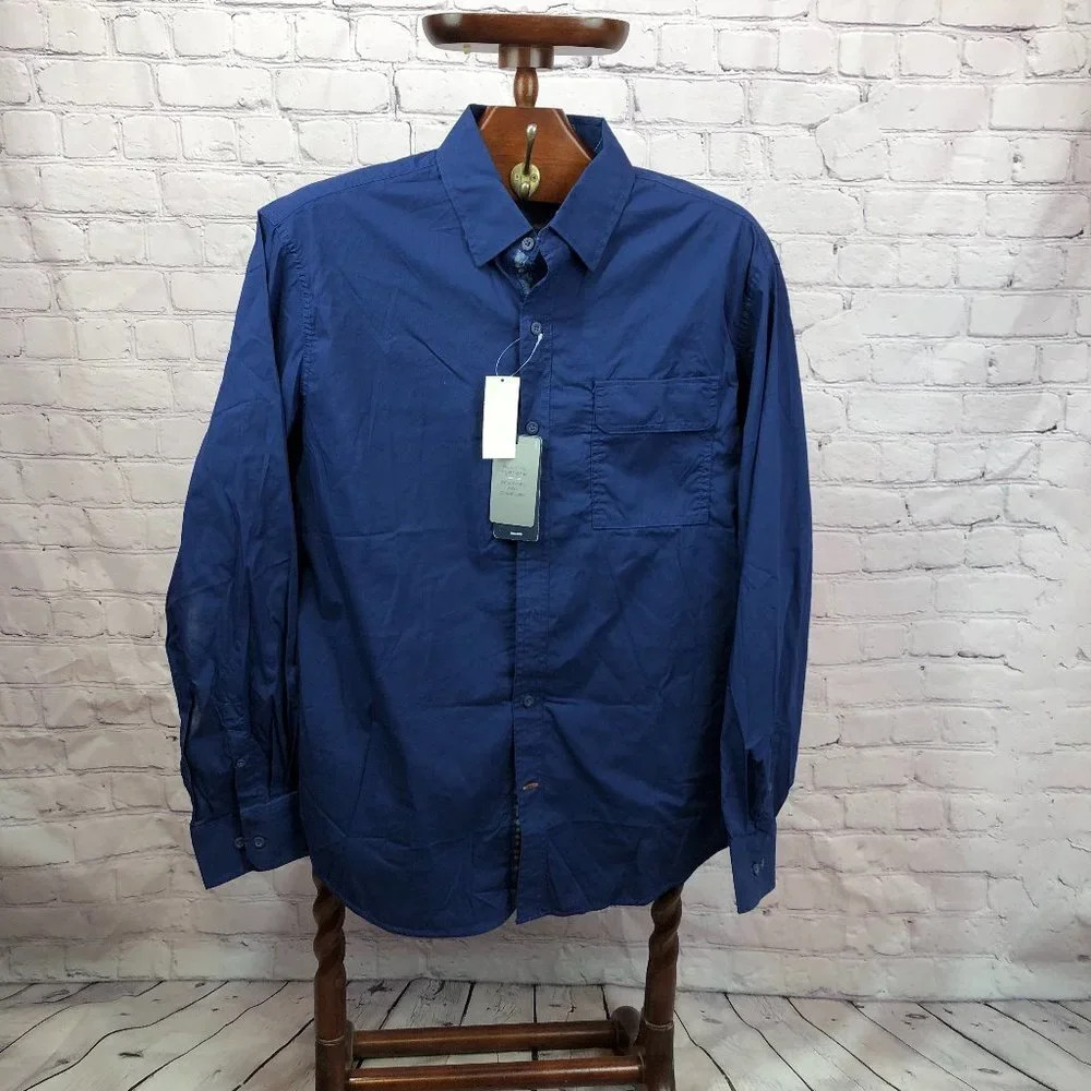 IZOD men's medium Button Down Shirt